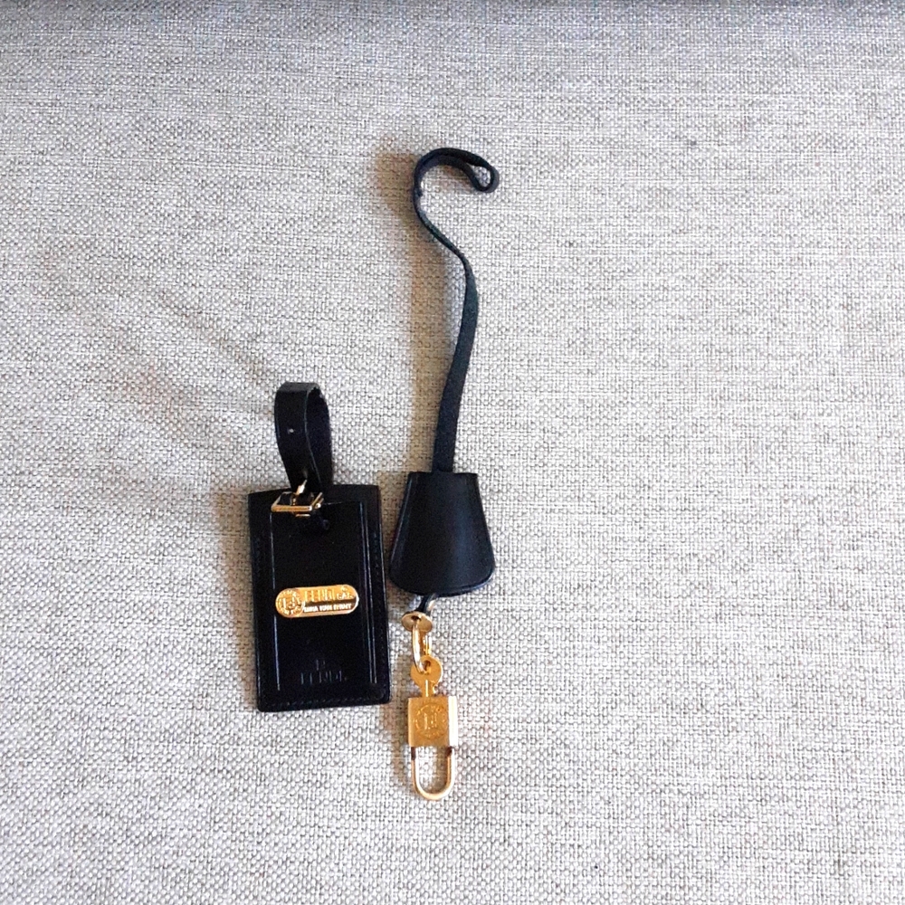 Fendi luggage id tag w padlock Firm price‼️‼️‼️
